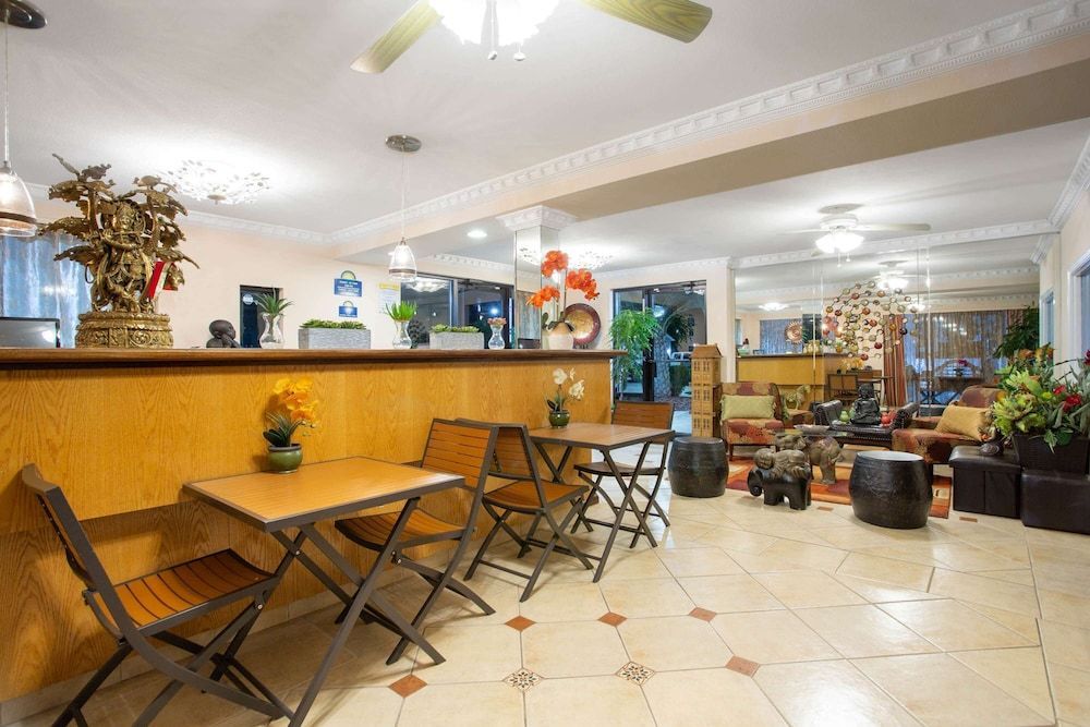 Days Inn by Wyndham Lake City 2