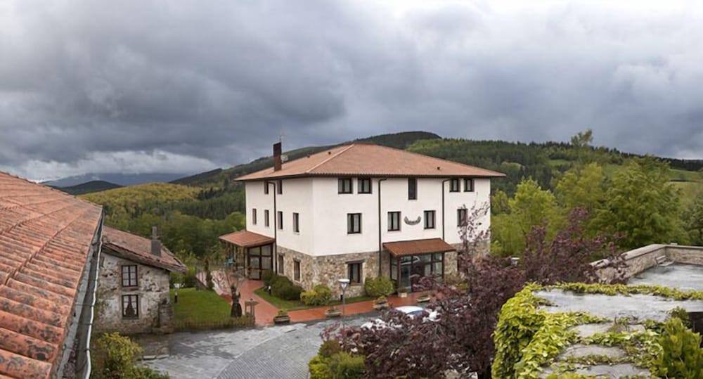 Hotel Santuario Urkiola 1