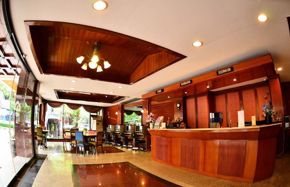 Silom Village Inn 2