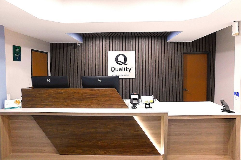 Quality Inn Pontiac 2