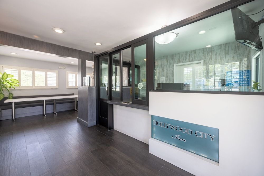 Hollywood City Inn 2