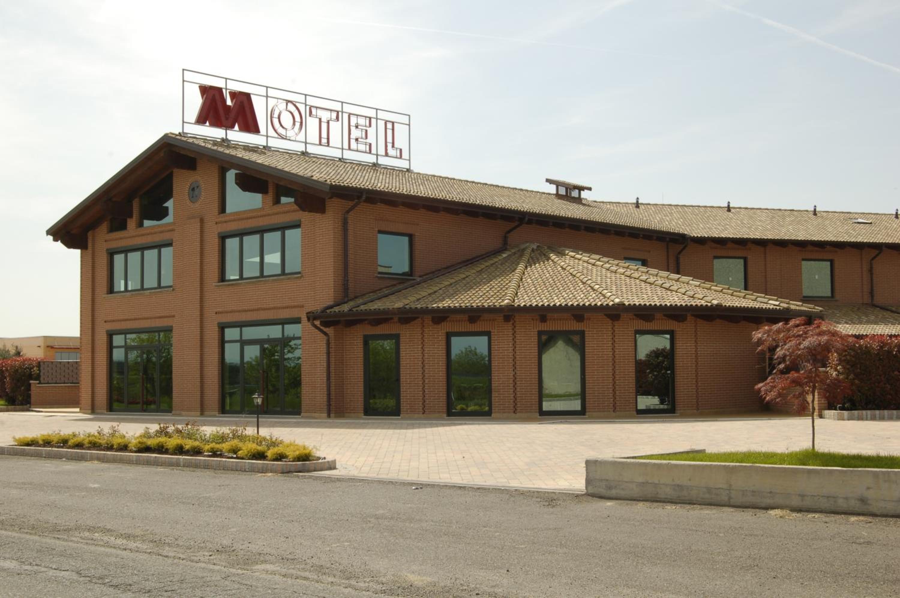 HM MotelHotel 1