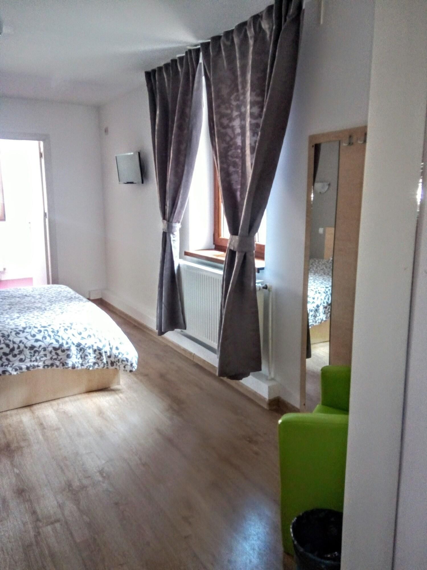 Central Guesthouse 1