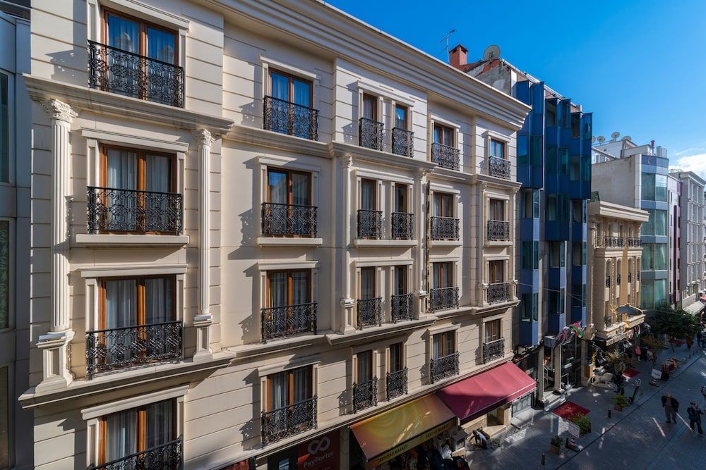 Vision Deluxe Hotel 1