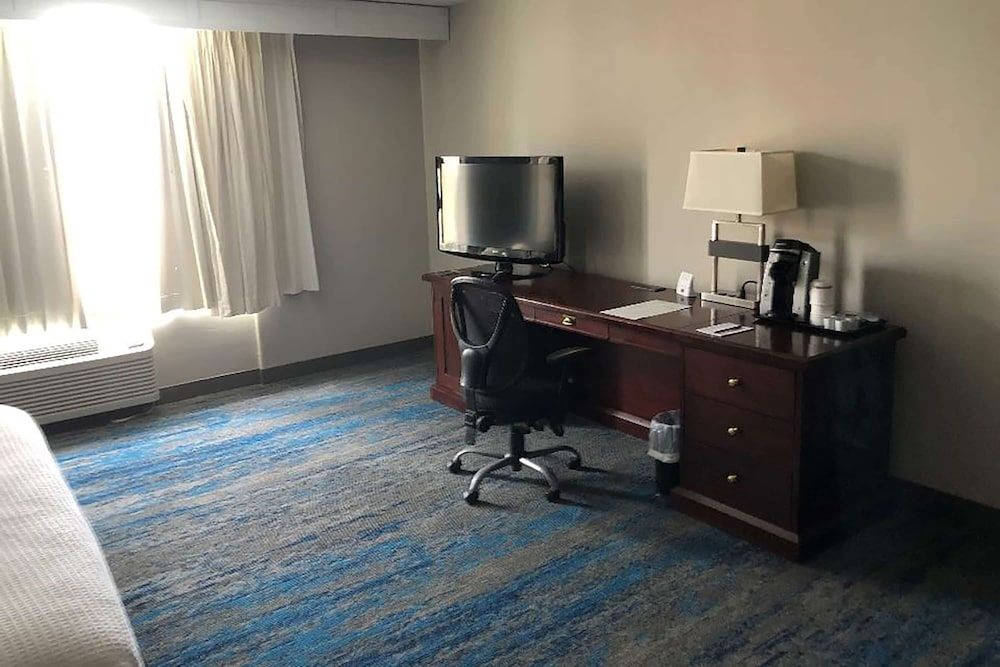 Ramada by Wyndham Cleveland Independence 2