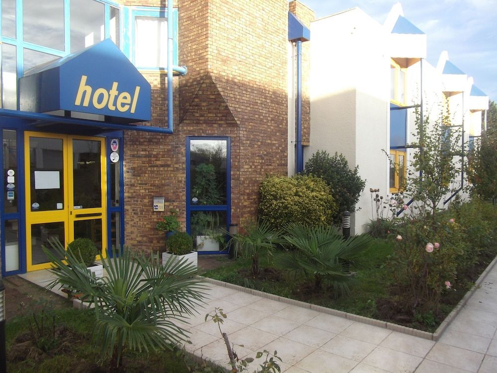 Rev'Hotel Coignières 1