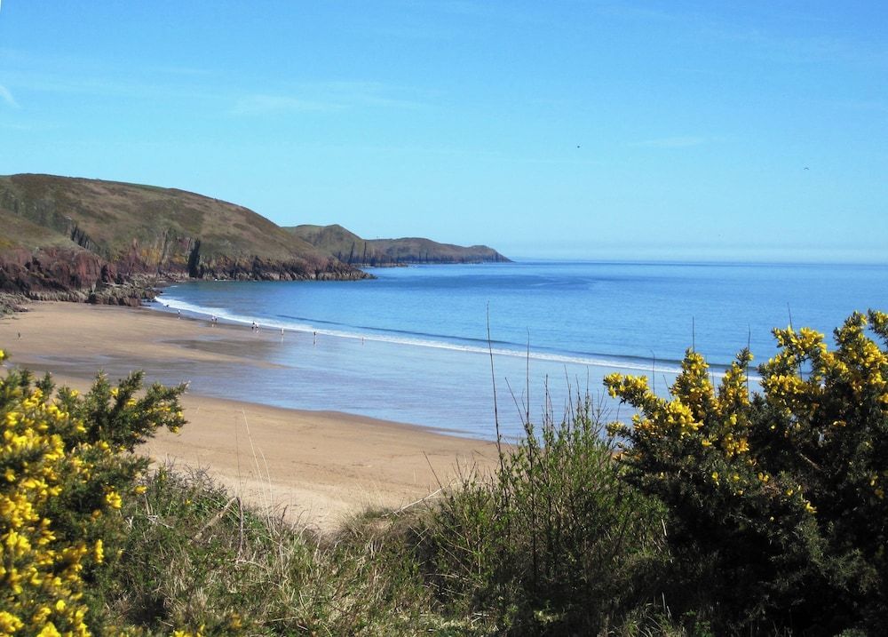 Freshwater Bay Holiday Cottages 1