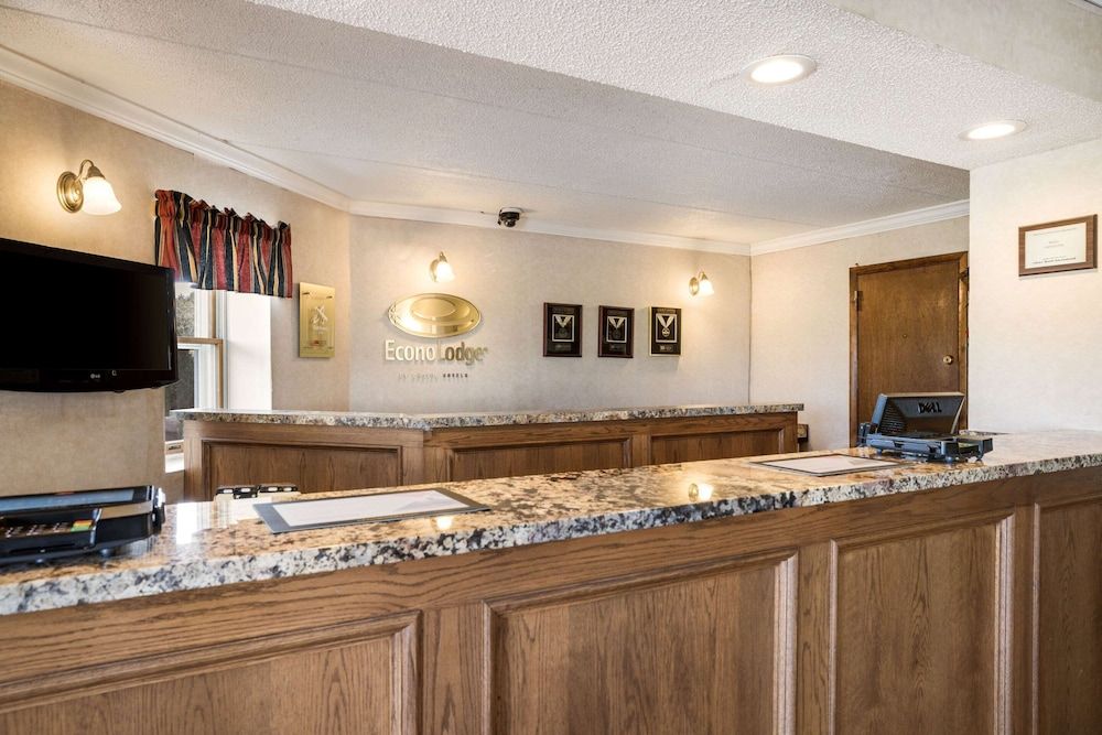 Econo Lodge Darien Lakes 2