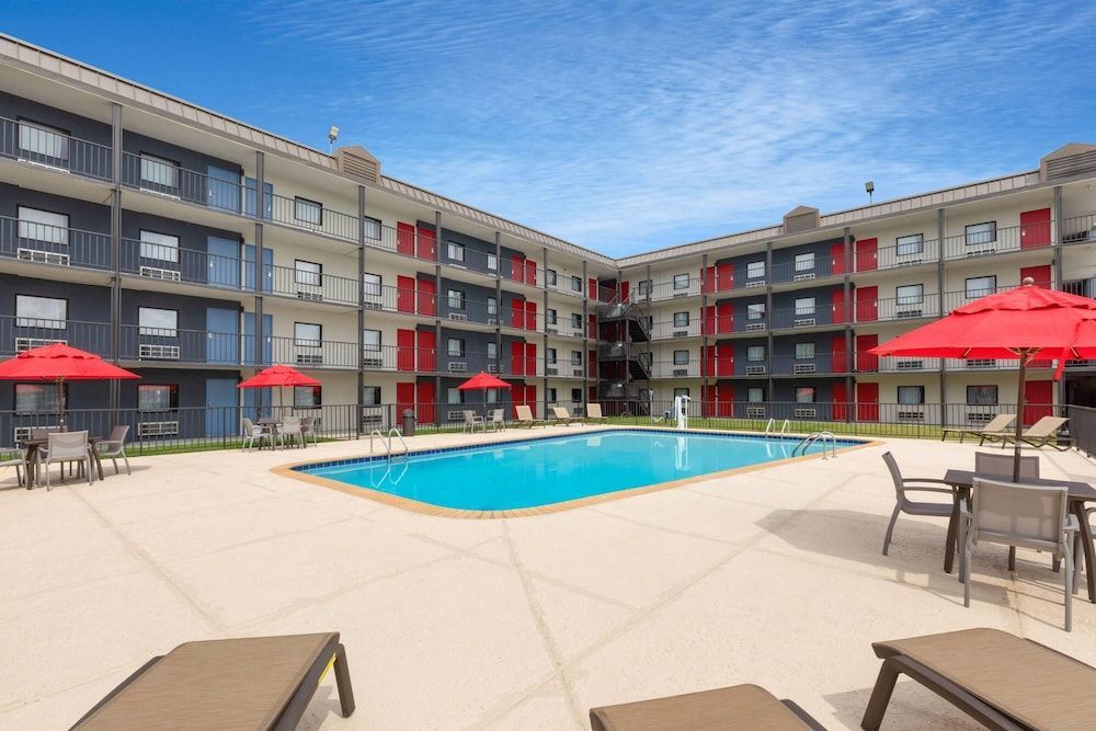 Ramada By Wyndham Kenner/New Orleans Airport South 1