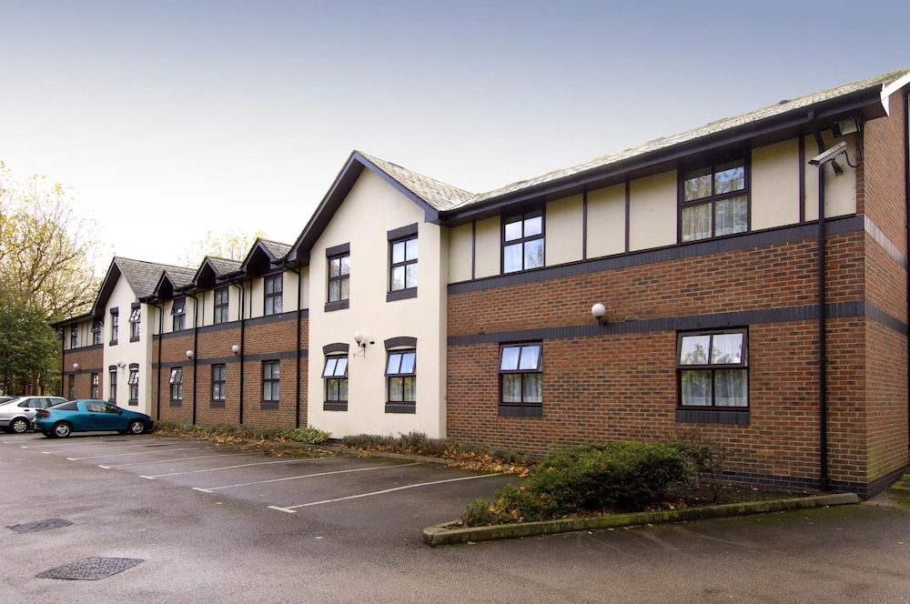Premier Inn Stockport South 1
