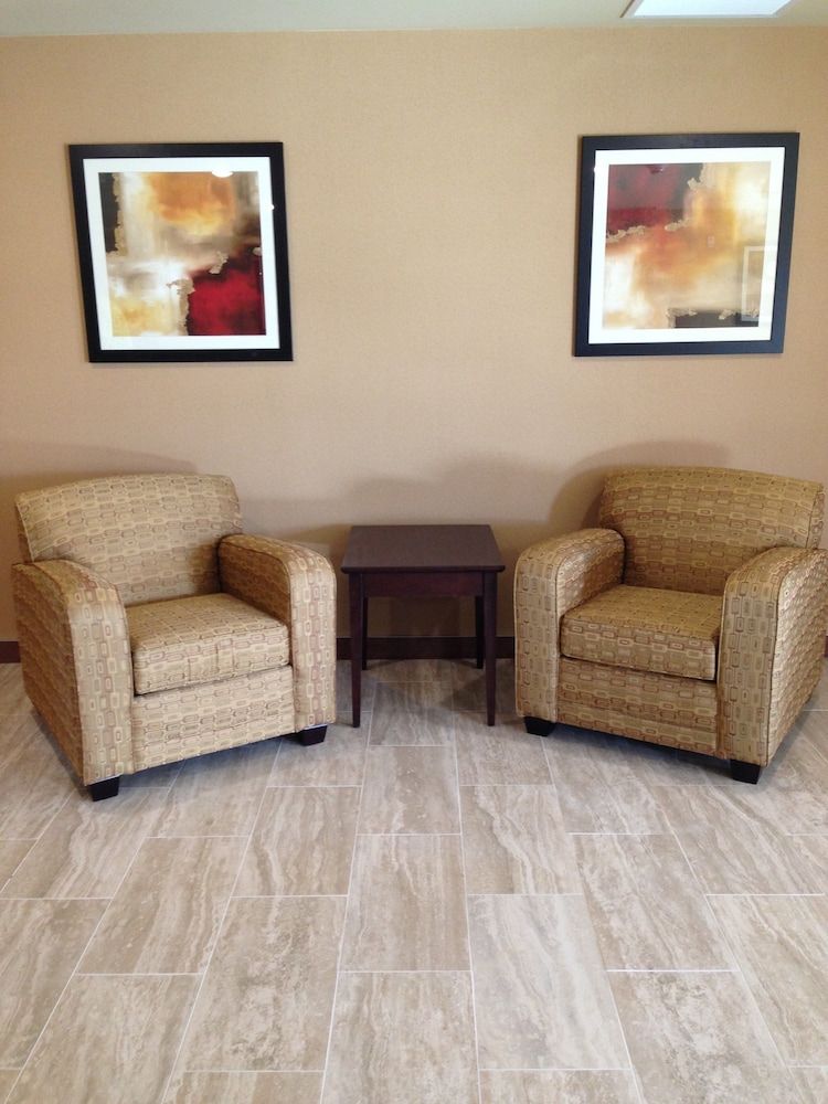 Cobblestone Hotel & Suites Pulaski/Green Bay 2