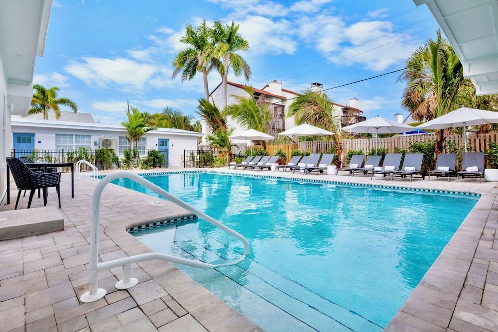 Cottages at Siesta Key Inn 1
