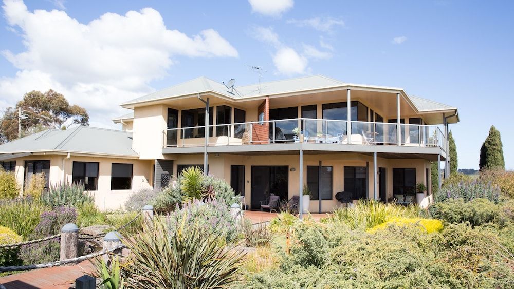 Hilltop Apartments Phillip Island 1