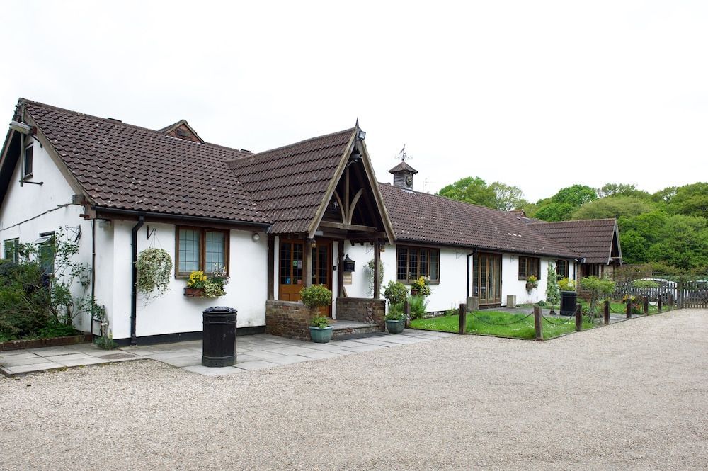Little Foxes Hotel & Gatwick Airport Parking 1