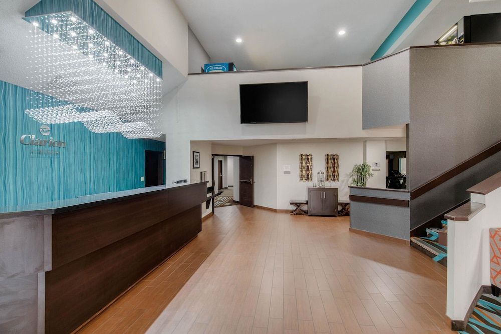 Clarion Inn & Suites DFW North 2