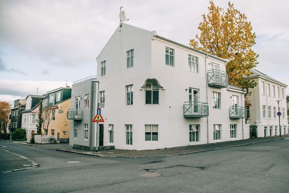 Baldur Apartments 1