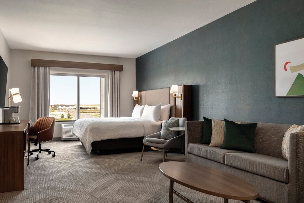 Holiday Inn & Suites Commerce City - Denver Airport by IHG 2
