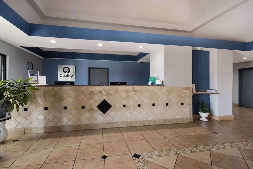 Quality Inn & Suites Oklahoma City North 2