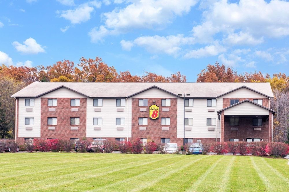 Super 8 by Wyndham Richfield Cleveland 1