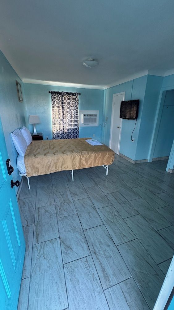 GreenKey Beach Motel 1
