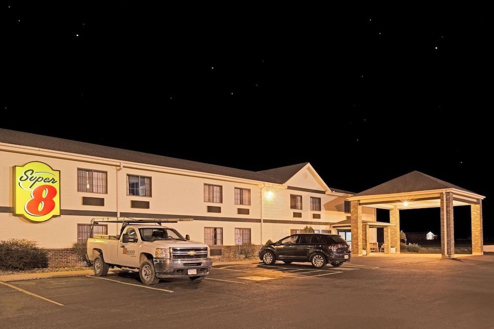 Super 8 by Wyndham Defiance 1