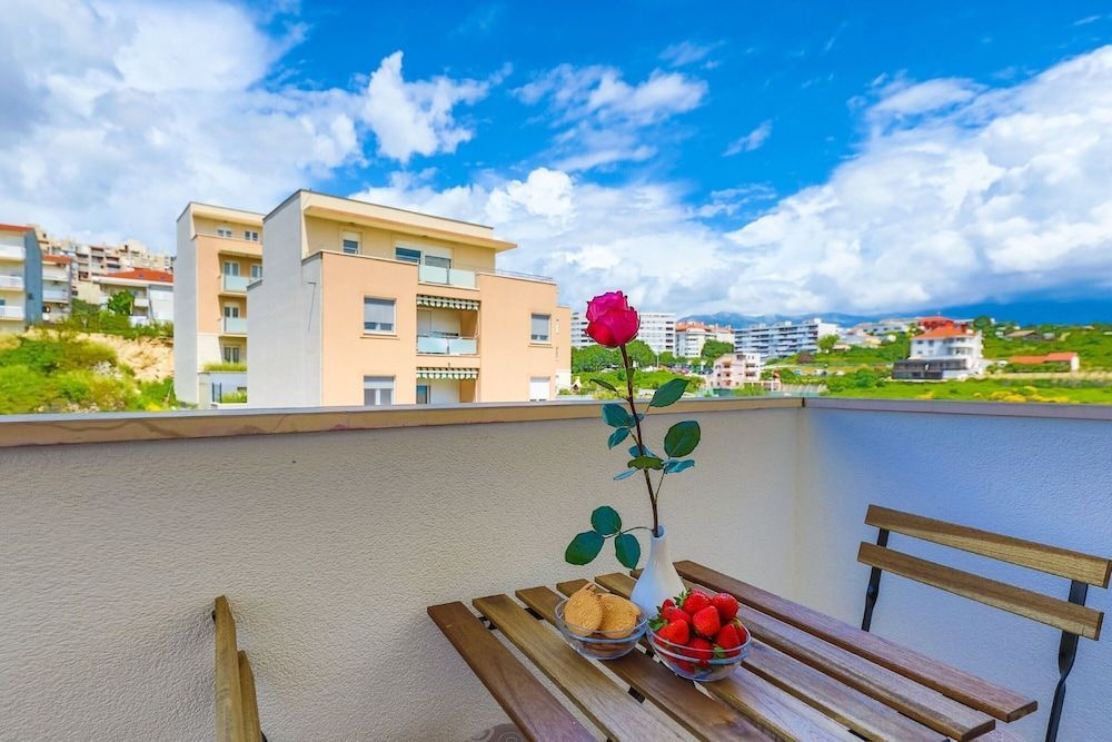 Spacious studio with balcony, close to the Znjan beach 1
