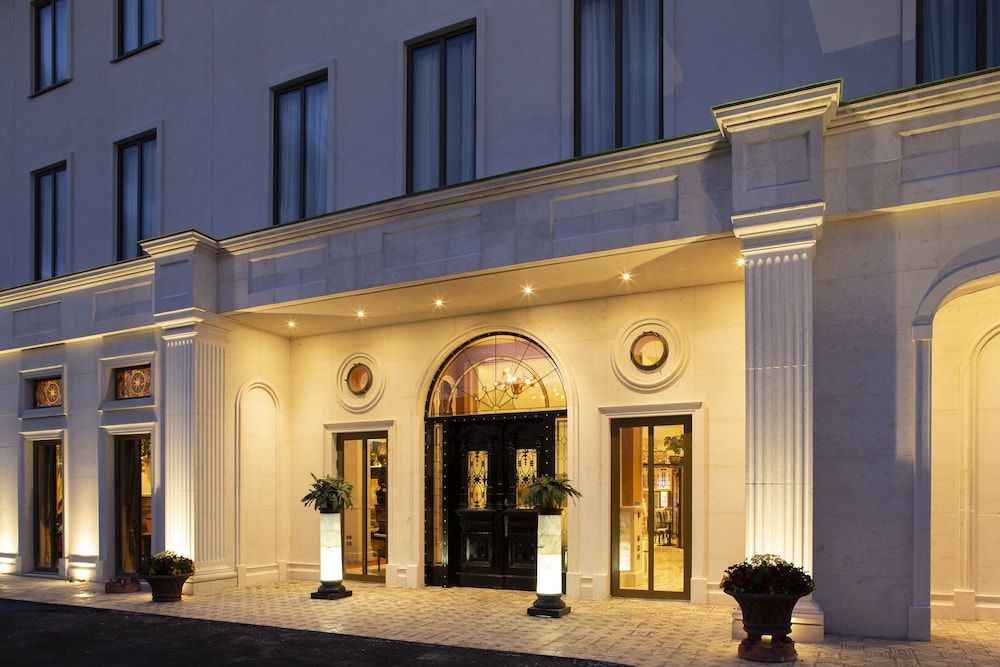 Lawlors Hotel 1