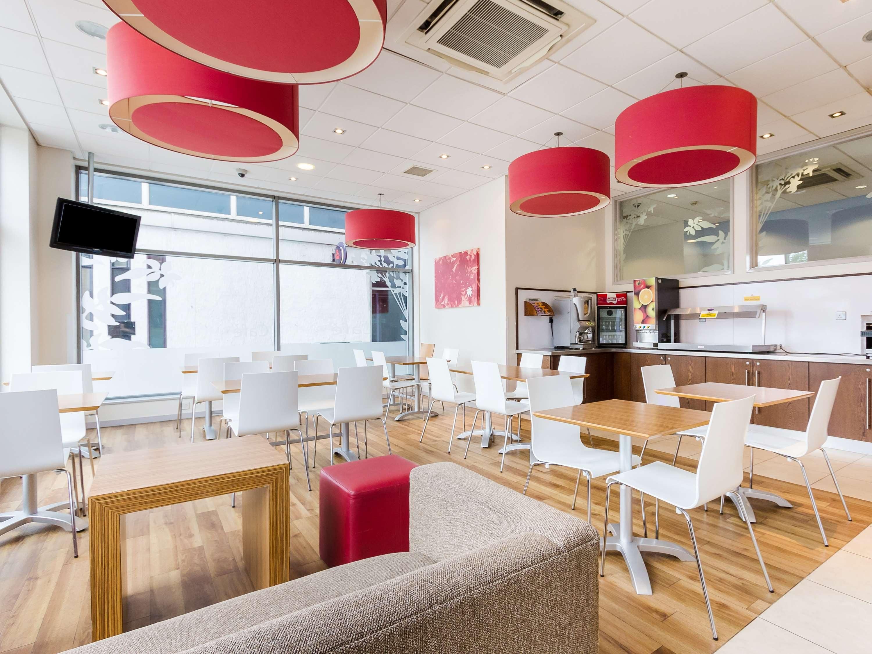 Travelodge Farnborough Central 2