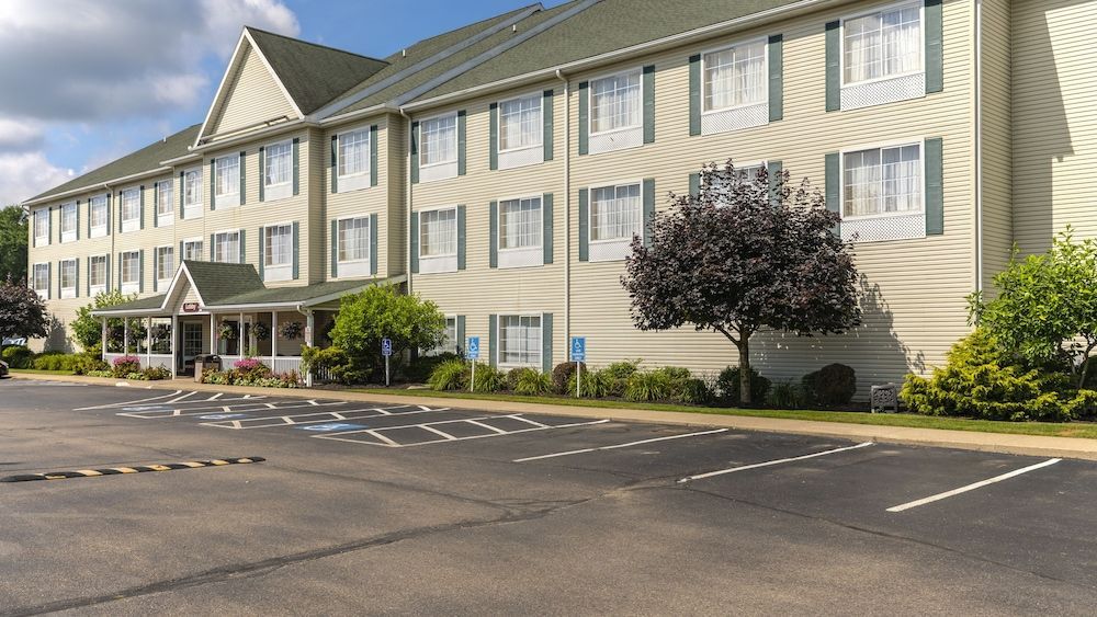 Coshocton Village Inn & Suites 1