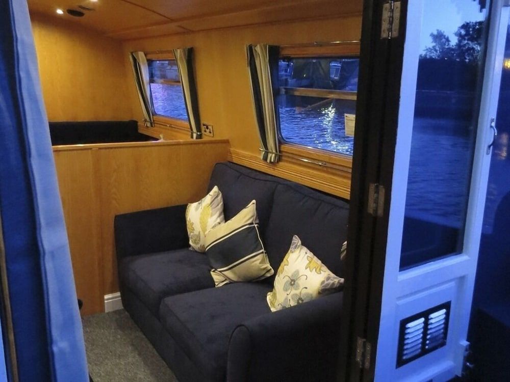 Houseboat Hotels 2
