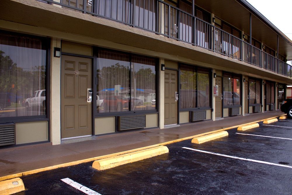 Polynesian Inn 1