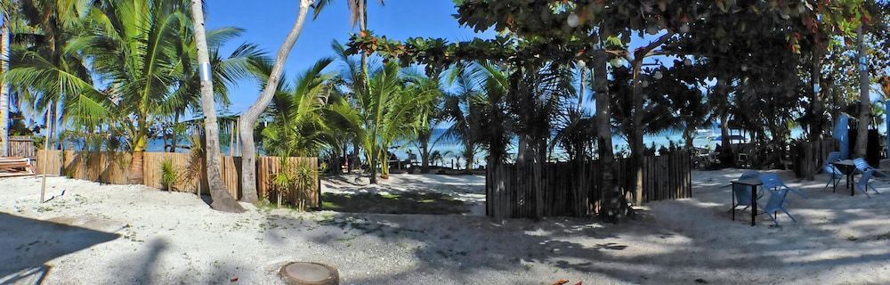 D & B BLUESTAR BEACH RESORT 1