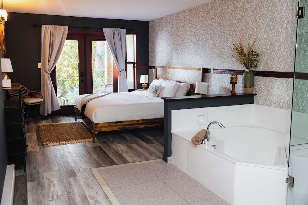 Tofino Oceanfront Hotel Suite 2 2