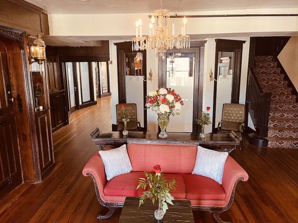 The DeLand Hotel 1