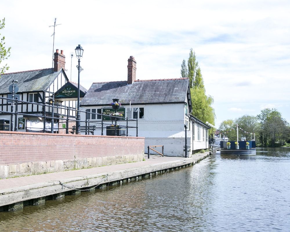The Boathouse Inn & Riverside Rooms 1