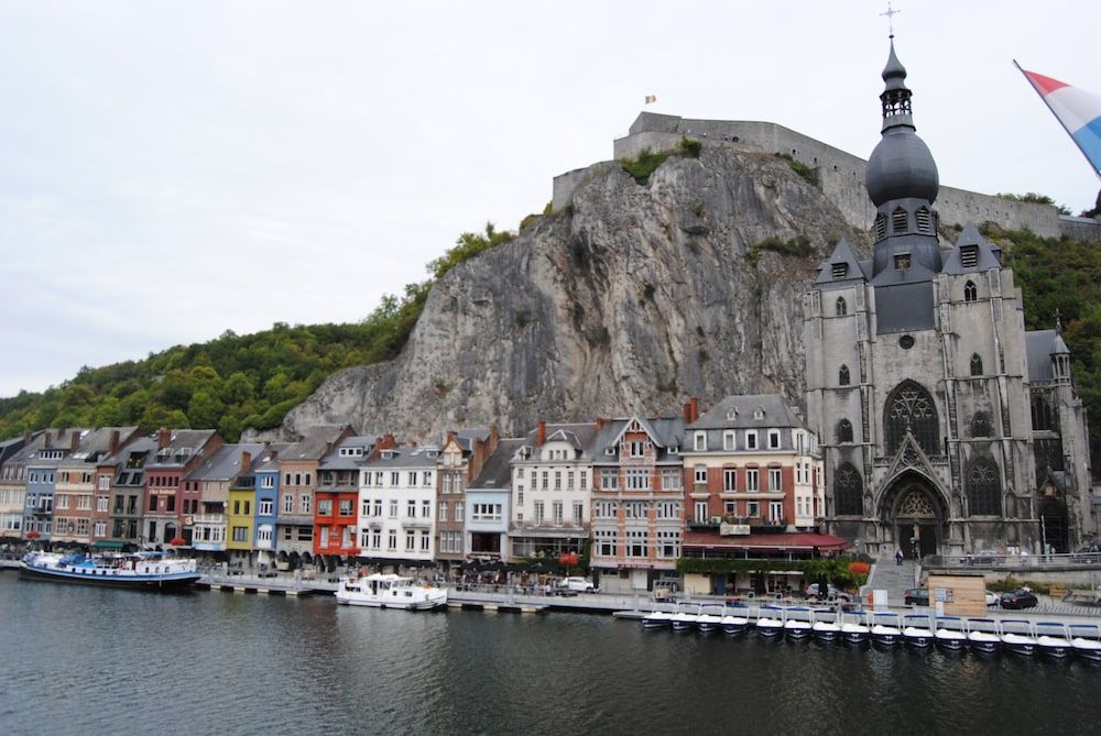 Nantes - Dinant - L'Inattendu "sur la croisette" Dinant centre - Dinant