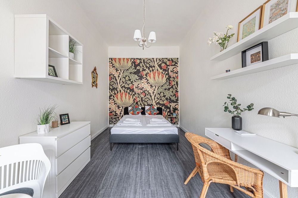 Chain Bridge Apartment 2