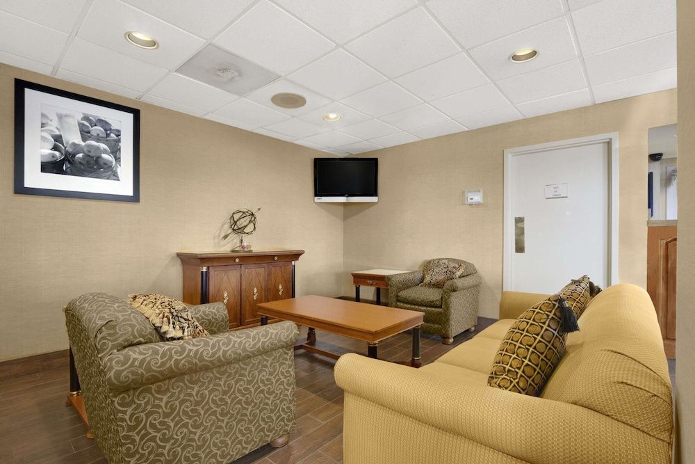 Super 8 by Wyndham Oxford 2