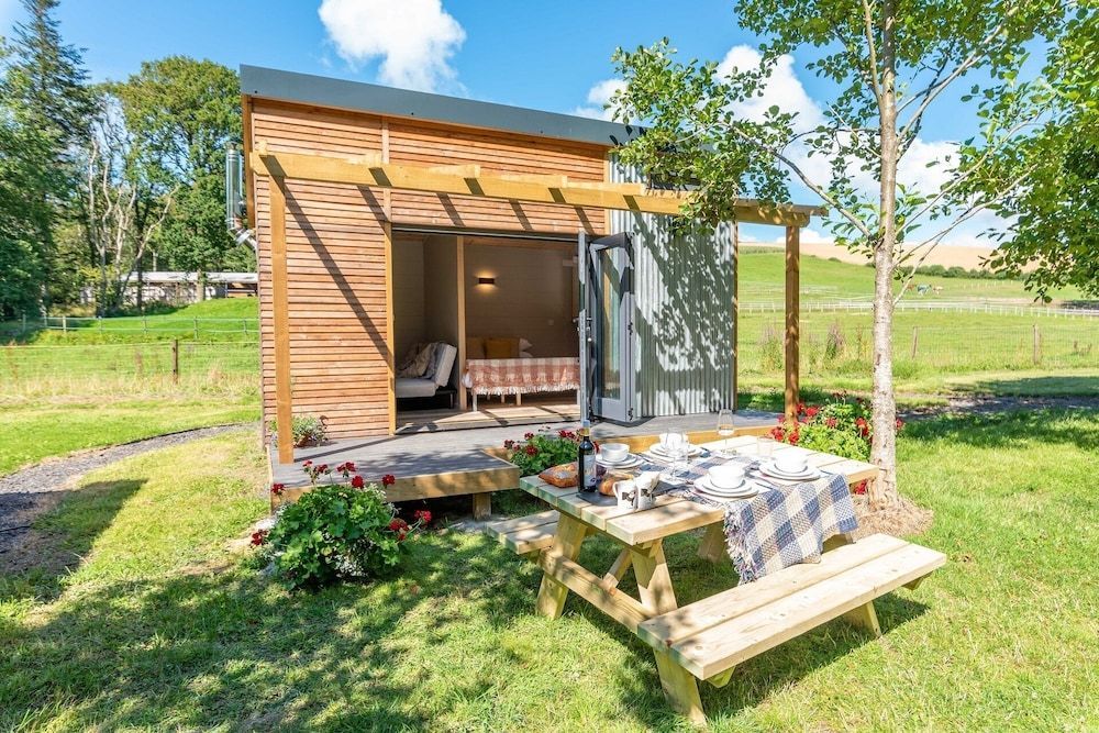 Sunset Cabins at The Oaks Woodland Retreat 1