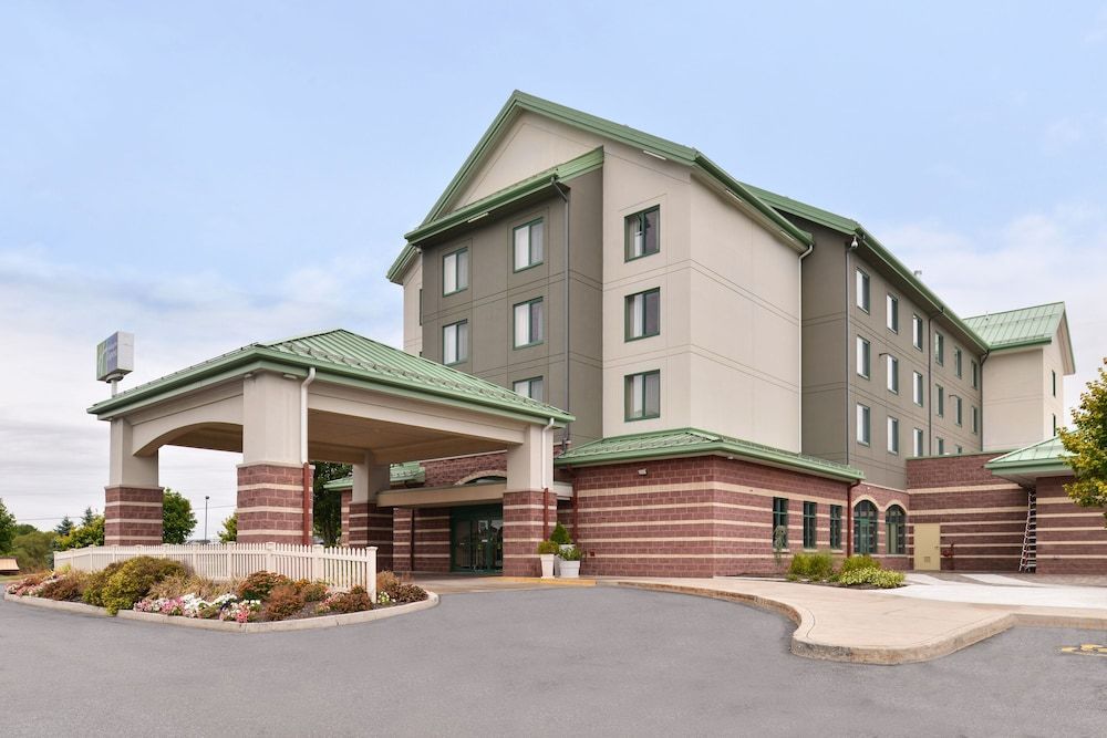 Holiday Inn Express BREEZEWOOD by IHG 1