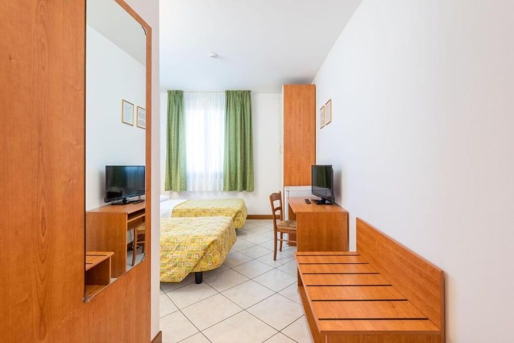 Albergo Nuova Aurora - FREE PARKING & BREAKFAST 2