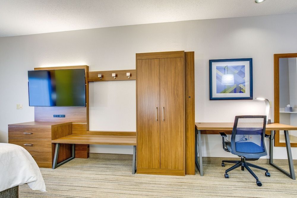 Holiday Inn Express VINCENNES by IHG 2