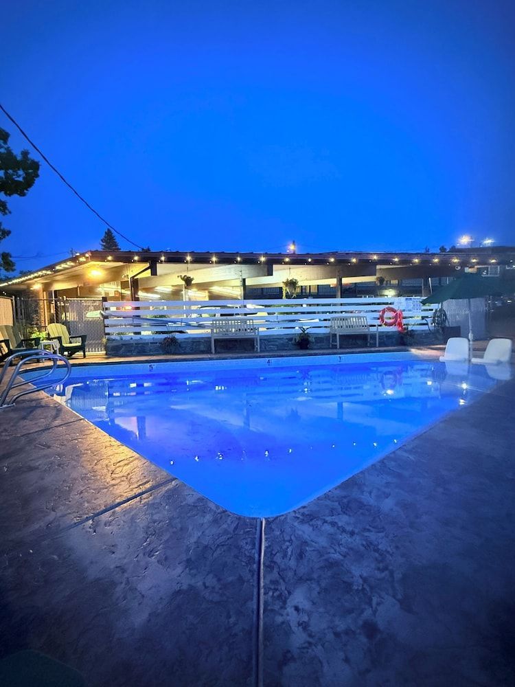 Timbers INN and Suites 1