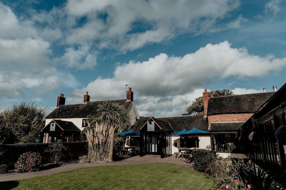 Oak Farm Hotel 1