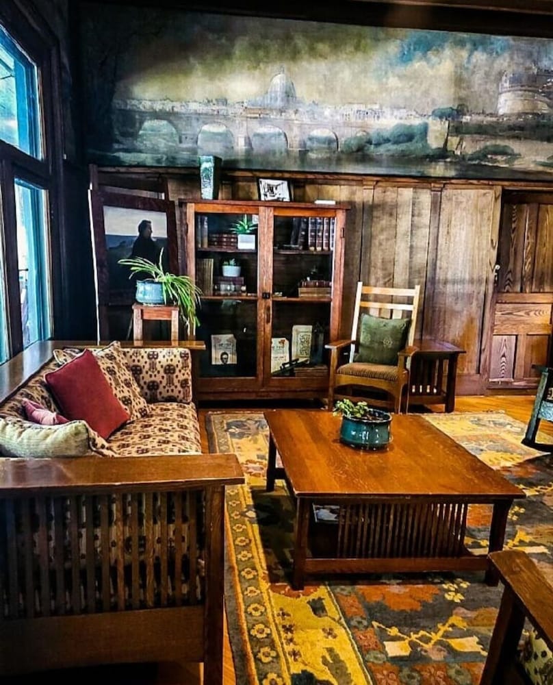 The Roycroft Inn 2