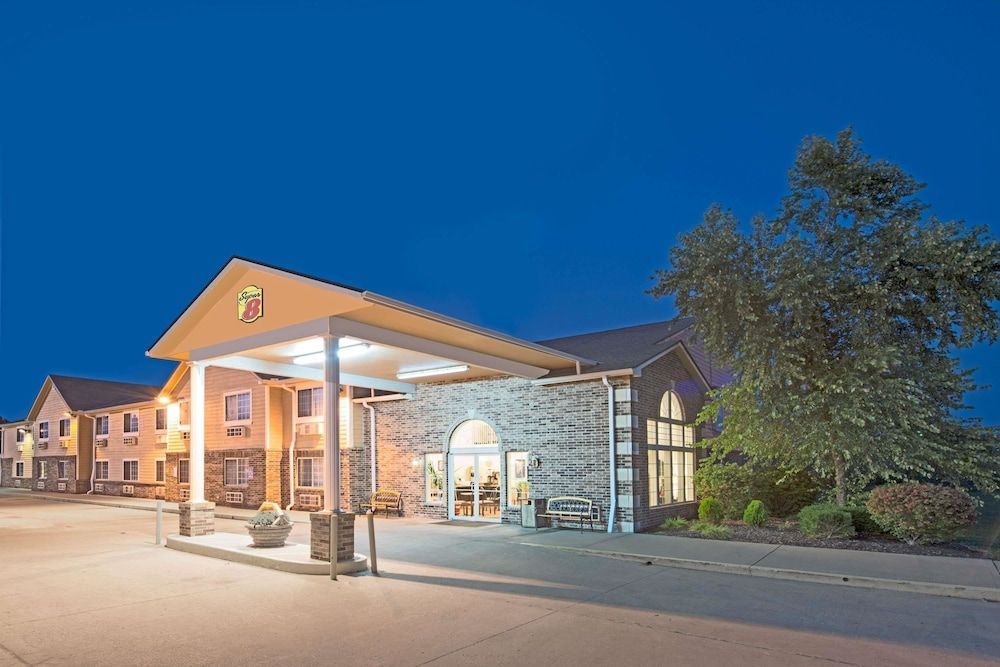Super 8 by Wyndham Richmond 1