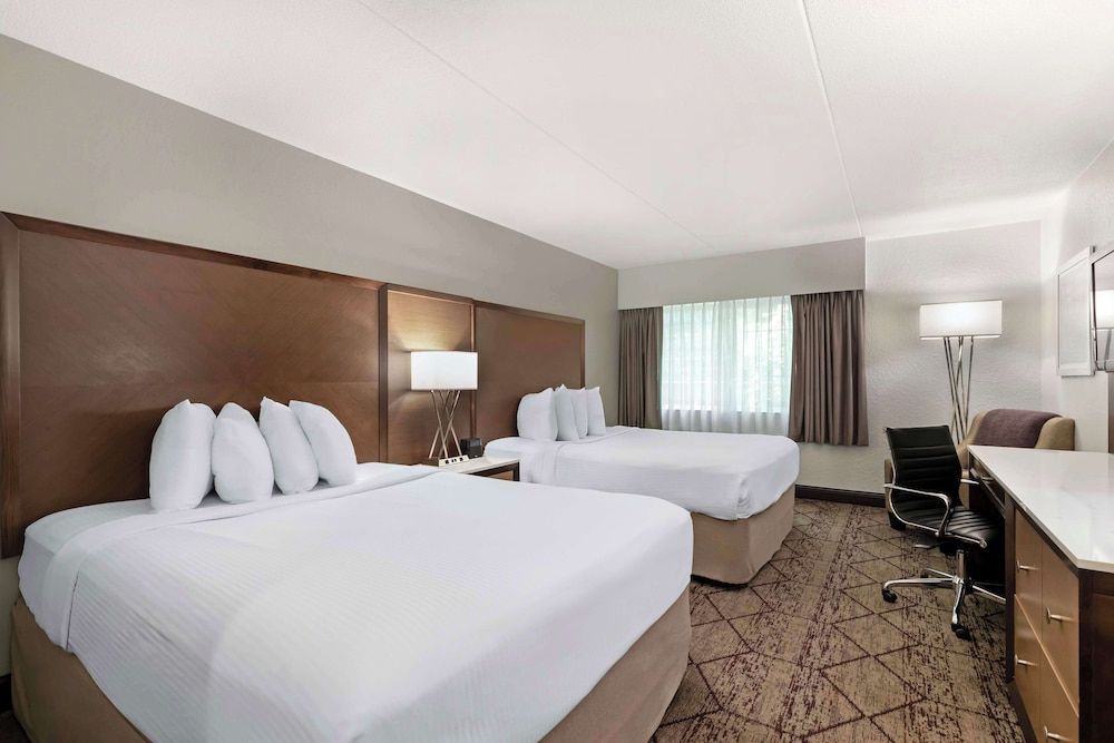 Best Western Plus Longbranch Hotel & Convention Center 1
