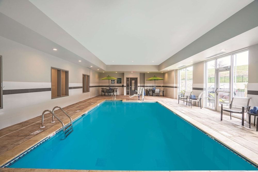 La Quinta Inn & Suites by Wyndham Cleveland near Lee Univ 1