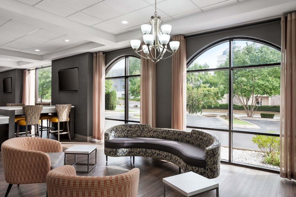 Days Inn & Suites by Wyndham Murfreesboro I-24 East 2