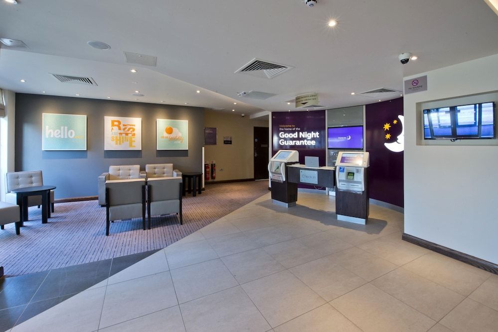 Premier Inn Slough Central South 2